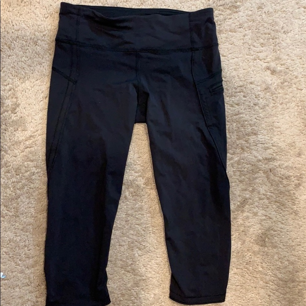 Lululemon crop legging .